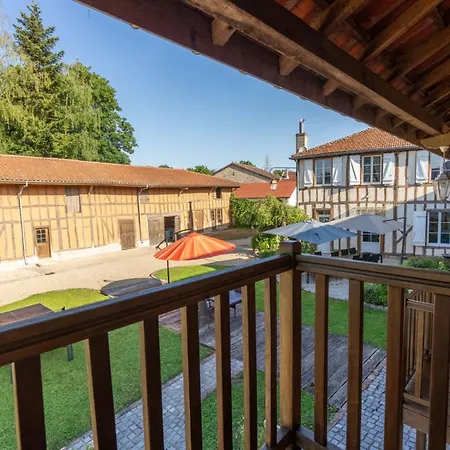 Les Oiseaux_a Avec Piscine Chauffee Holiday home